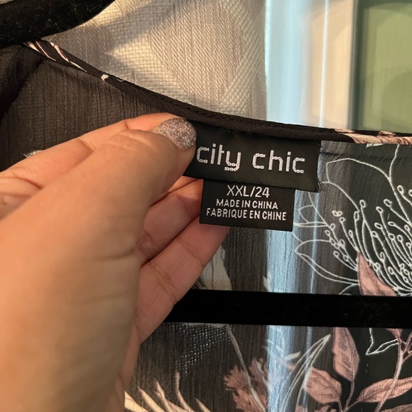 City Chic size 24 wrap dress black with floral pattern. No tags but never worn - Picture 7 of 8
